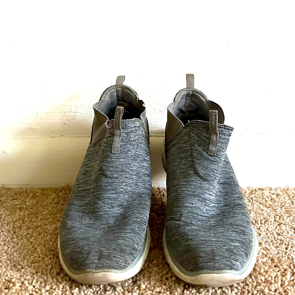 MOVE OUT SALE - 
Skechers Sneakers Grey